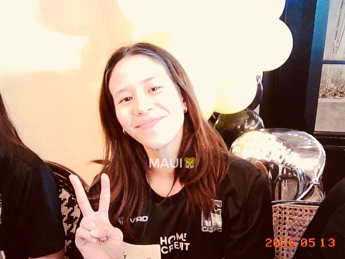 froyonicassie's tweet photo. ang tripletsz kwoah 😭💛

 #USTWVTMEETANDGREET https://t.co/4PTZha6ug6