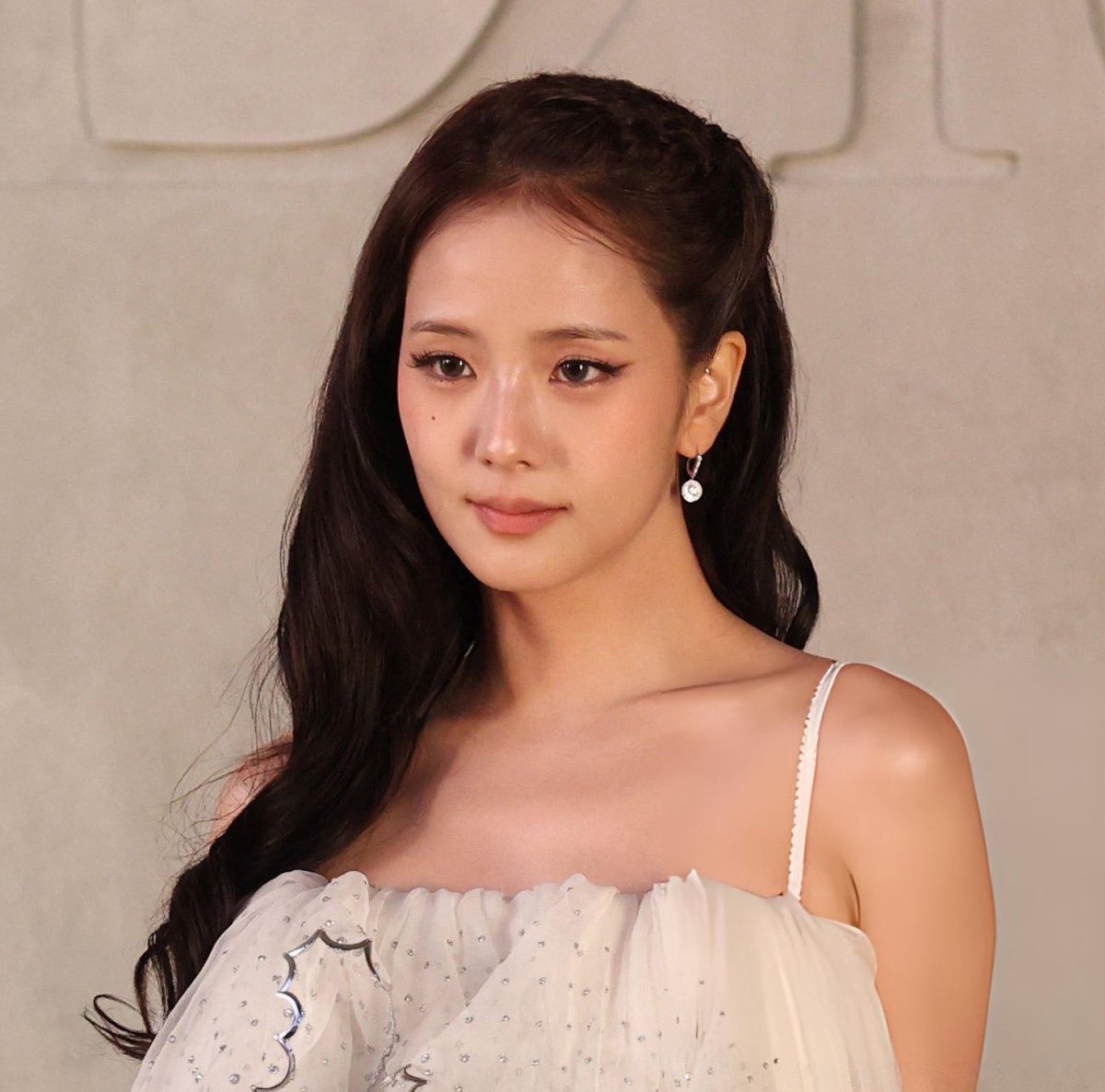 JISOO NEWS tweet media