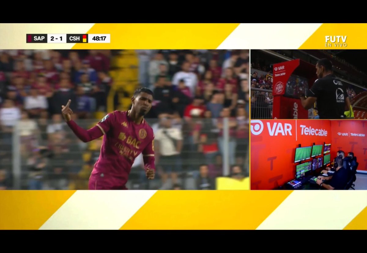 c_sandovalp's tweet photo. Un futbolista así no puede estar en un equipo como #Saprissa 
El mismo irresponsable que se expulsó en la final contra la Liga, el mismo que es titular porque tampoco hay tanto material, pues ese mismo es el irresponsable de hacer eso hoy.
Con tantas cámaras y hacer esto… https://t.co/1U78ds3Kag