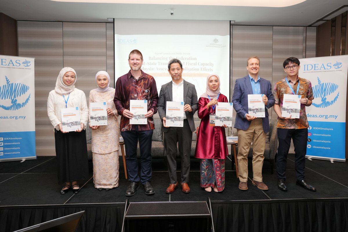 AusHCMalaysia's tweet photo. 🇦🇺 is proud to partner with 🇲🇾, including through the 🇦🇺-🇲🇾 Kerjasama Program, to drive governance reforms.

We recently supported @IDEASMalaysia in launching a policy paper highlighting the importance of robust data in informing fiscal transfers. https://t.co/f6iTi5WOTp