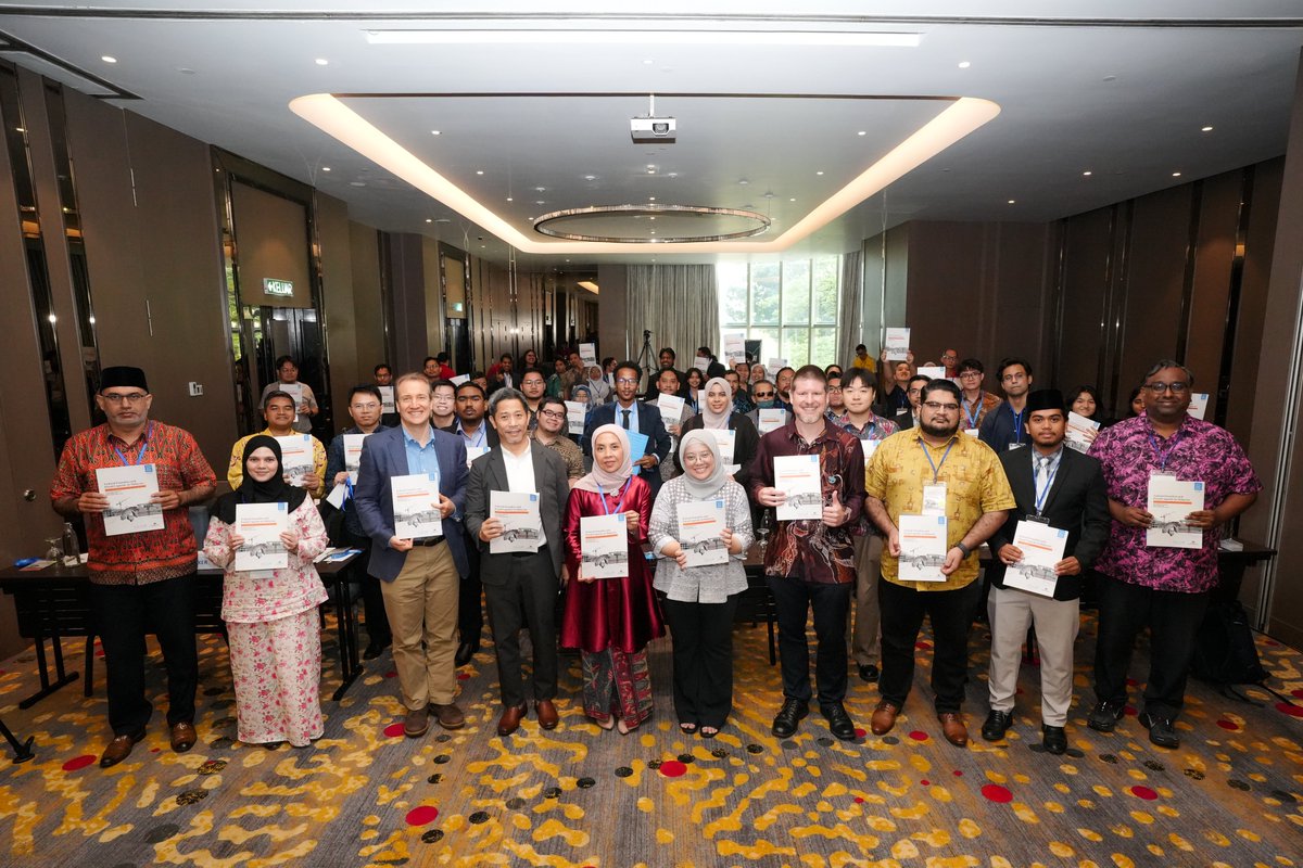 AusHCMalaysia's tweet photo. 🇦🇺 is proud to partner with 🇲🇾, including through the 🇦🇺-🇲🇾 Kerjasama Program, to drive governance reforms.

We recently supported @IDEASMalaysia in launching a policy paper highlighting the importance of robust data in informing fiscal transfers. https://t.co/f6iTi5WOTp