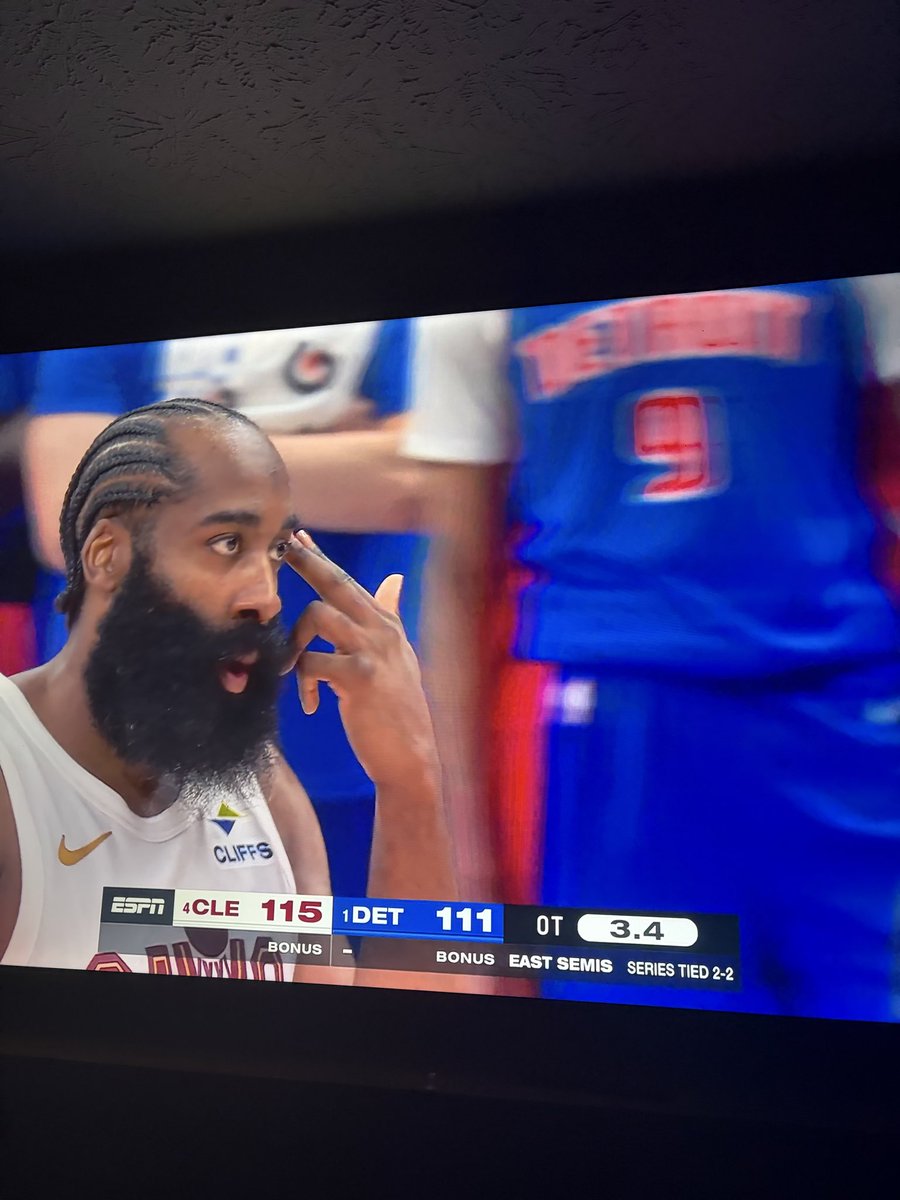 PronkBar's tweet photo. “It’s James Harden.” https://t.co/smHEdUa3HV
