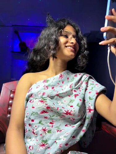Userdeva7's tweet photo. Who knows her ?

Khadija Fatima supremacy 📈📈🔥 https://t.co/hLxejag19h