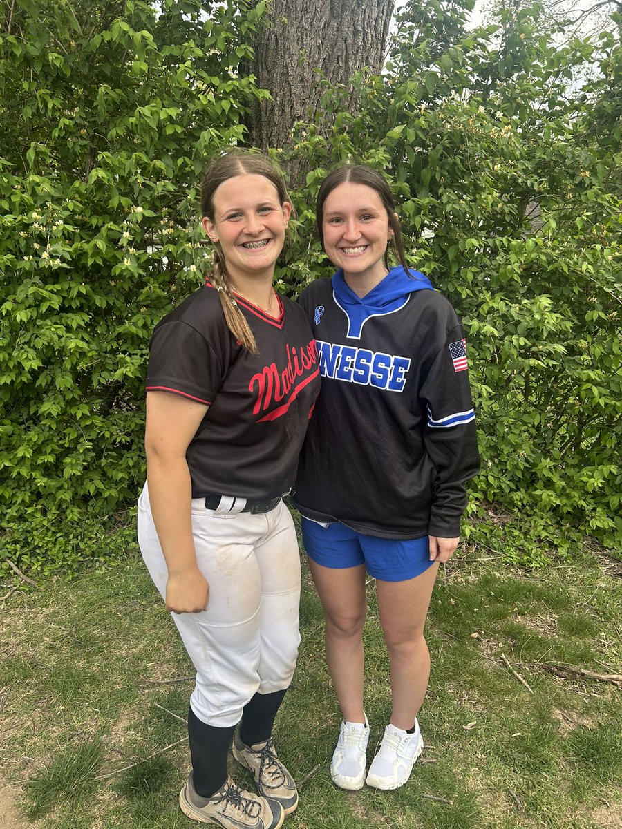 ASingleton_8's tweet photo. @OhStingrays2029 coaches dropped in for a visit! &amp; got to see @Addisondon77241 ! Only another week to go then it’s a stingray reunion! https://t.co/B5ktXVjvJq