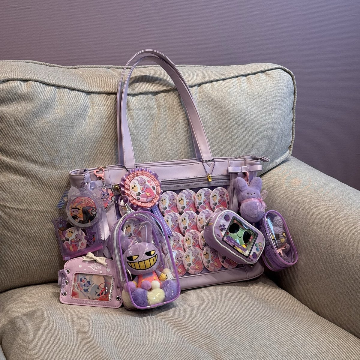 Aniz_Cookies's tweet photo. got some cute pics of my bag!!!! #jax #tadc https://t.co/ZVDe4bTxLB