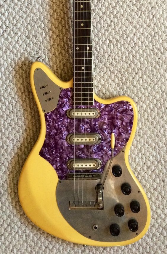 1960年代ドイツ製ビザールギター、Framus Strato Deluxe。 ストラトと