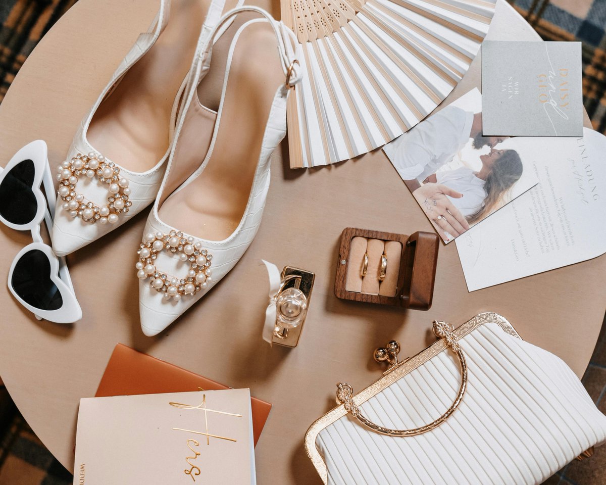 tungstenringsco's tweet photo. Identify the items you need in your Wedding Day Emergency Kit to ensure you are completely prepared for anything on your wedding day.

https://t.co/XmYc4ZC1Kx https://t.co/FmsfWUsSQm