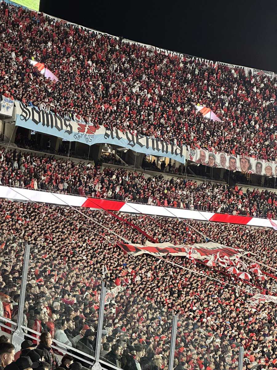 federubi90's tweet photo. GUARDIA ALTA EL SÁBADO!! 

AHÍ ESTAREMOS RIVER QUERIDO 🐔❤️ https://t.co/2Zl7fYQDMV