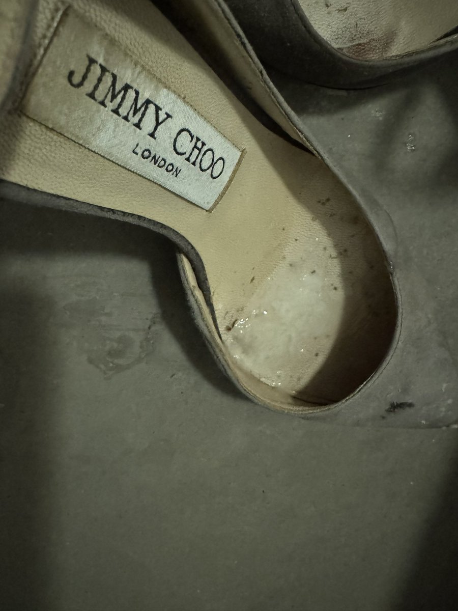 Sam72657805's tweet photo. 略有肮脏的jimmy choo侧空高跟鞋 https://t.co/lEZOcyjAtX