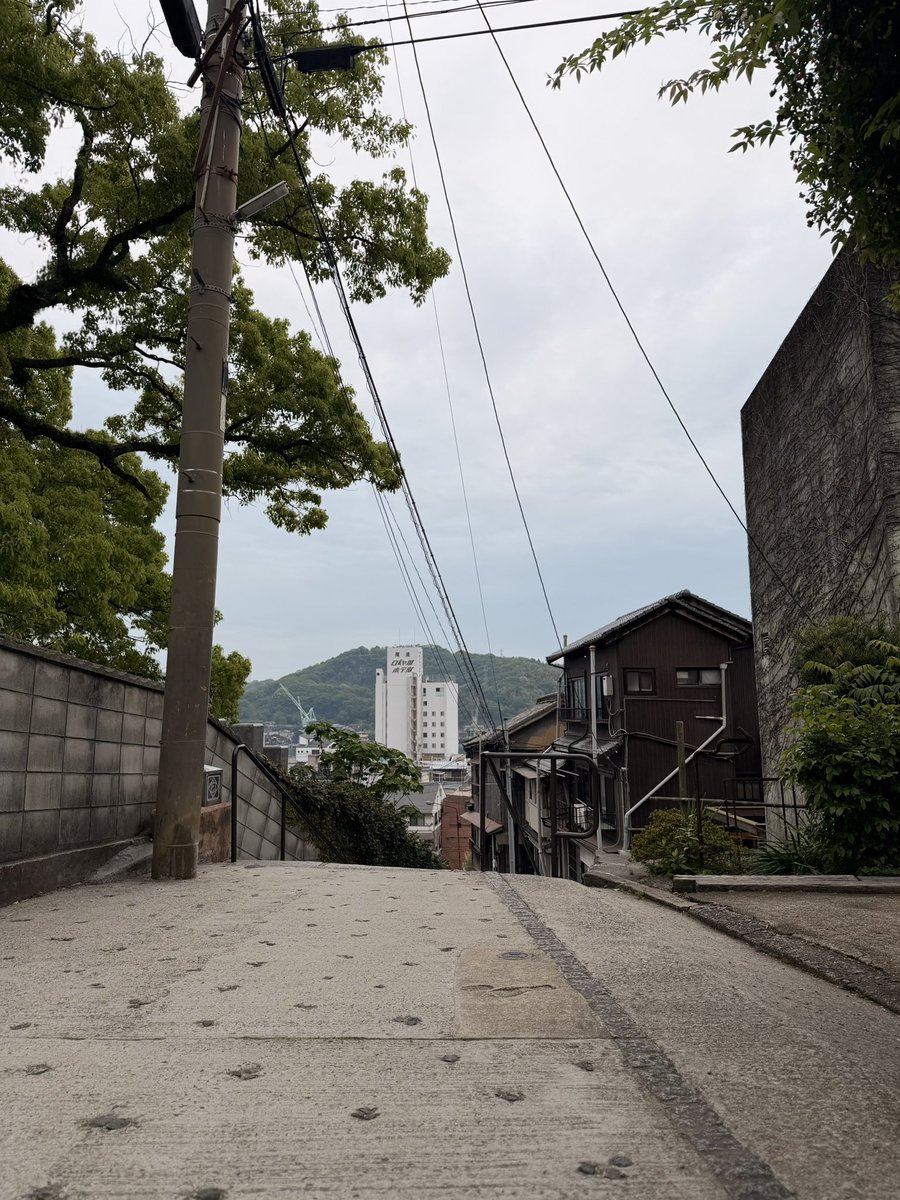 ele21masa's tweet photo. 尾道、レトロな街並みで散策楽しい。
何故かまた行くことになった笑 https://t.co/fpmIit3QBP