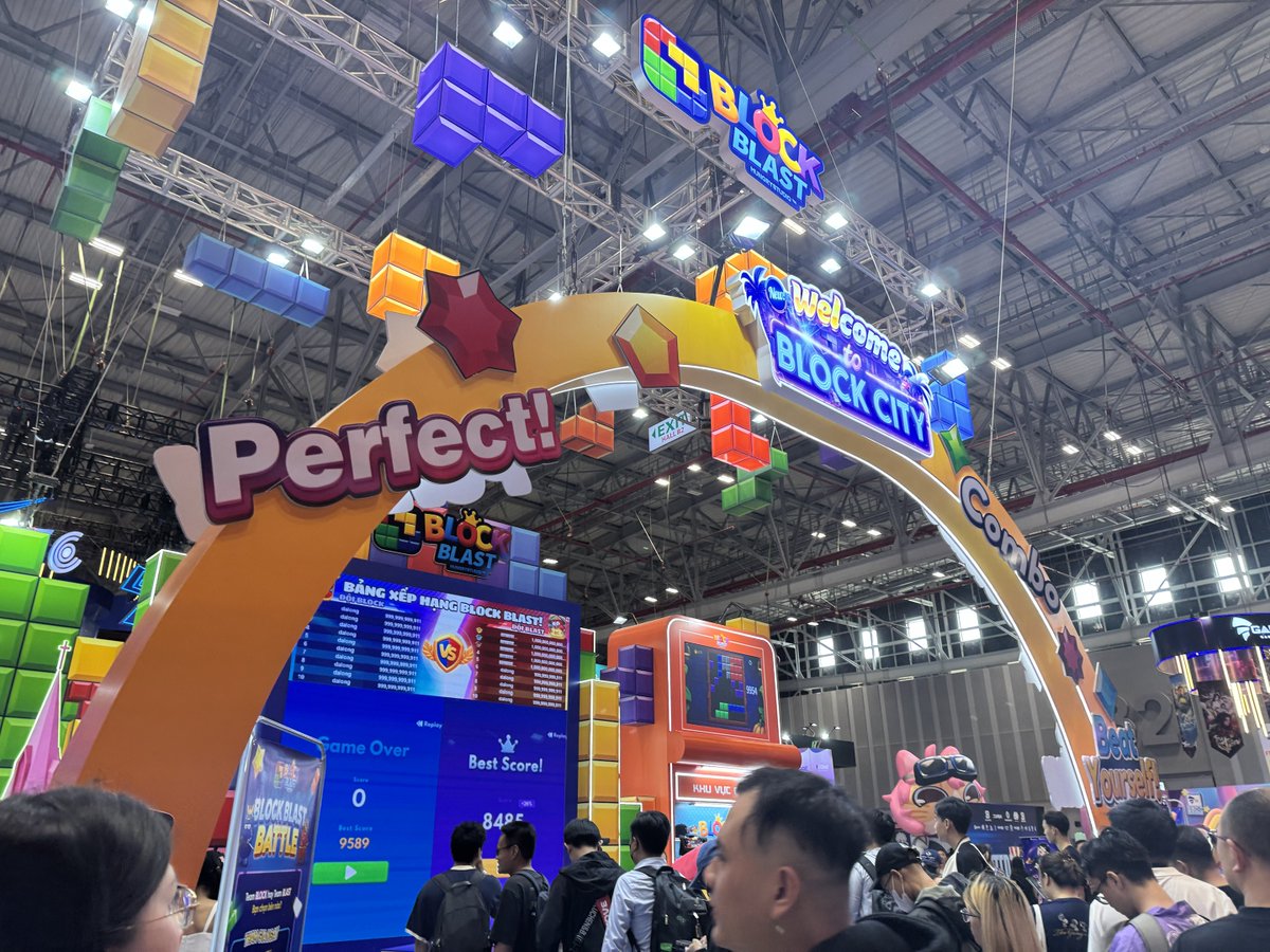 NetMarvel2023's tweet photo. 🇻🇳 Wrapping up an amazing Vietnam journey!

From key industry events to valuable connections, Vietnam’s gaming ecosystem continues to impress with strong growth and innovation.

#NetMarvel #VietnamGaming #MobileGaming #VietnamGameVerse #MobileExecutiveSummit #Gamesforum https://t.co/DFzFO8qJcg