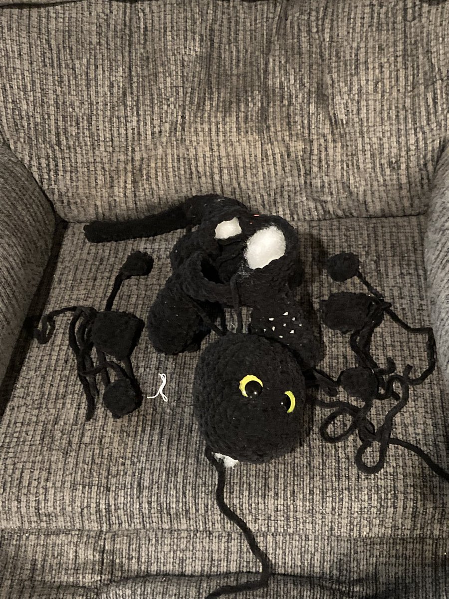 TheKnightOfVoi2's tweet photo. I finally started that new WIP, and made quite a bit of progress on my other projects! I had to order some yarn for one of them, but they’re all coming along! https://t.co/BH5iOiCSRq
