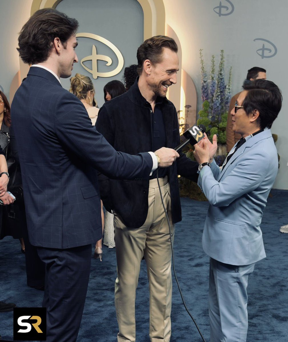 MCU_Portal's tweet photo. Tom Hiddleston and Ke Huy Quan reunite at Disney Upfront! 🫶🏻

Anyone else want to see OB return?

Image: @screenrant https://t.co/x0K7m44IX3
