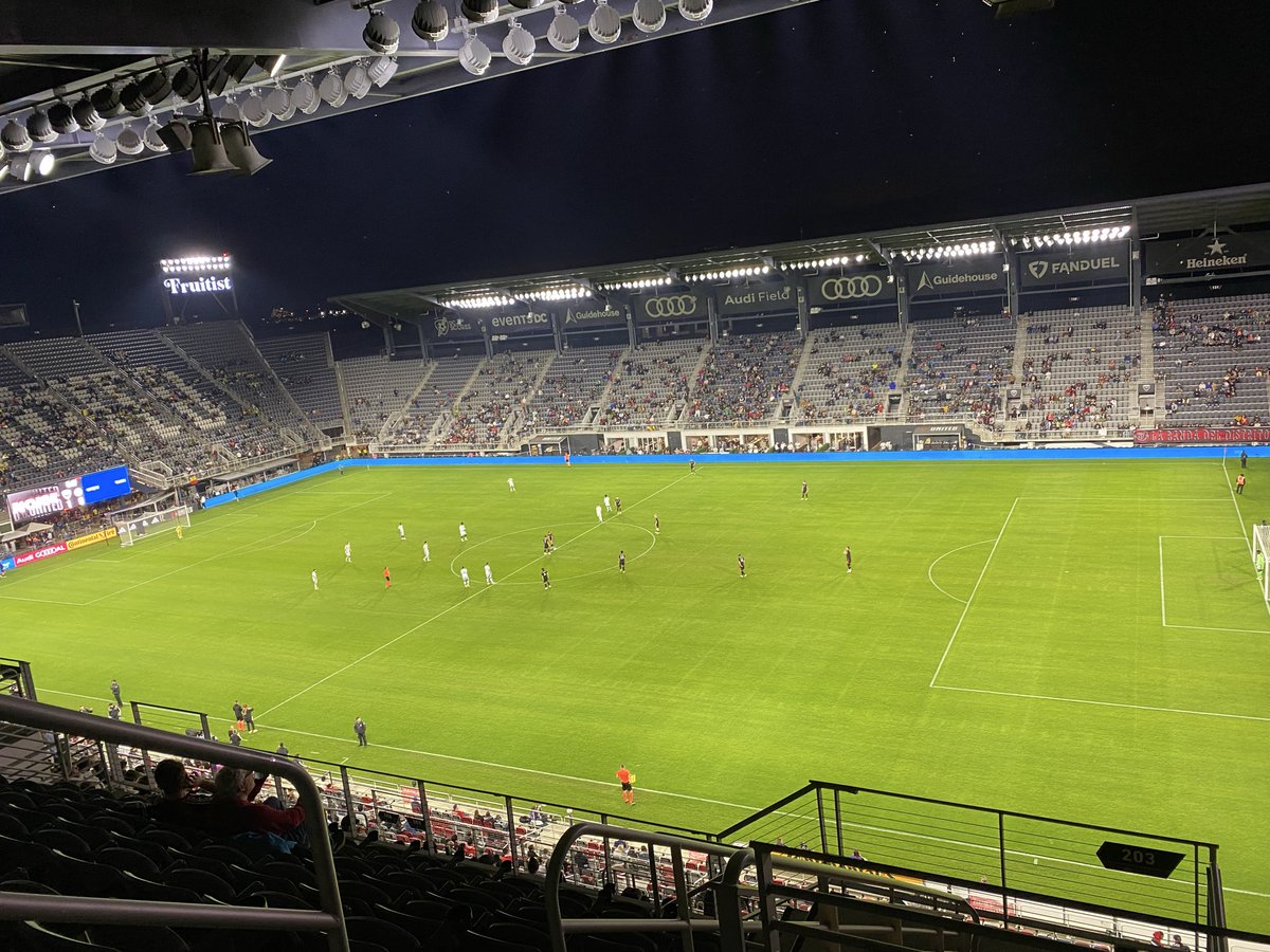 walkaboutTP's tweet photo. #DCvCHI #DCU https://t.co/ocw7vWsHQt