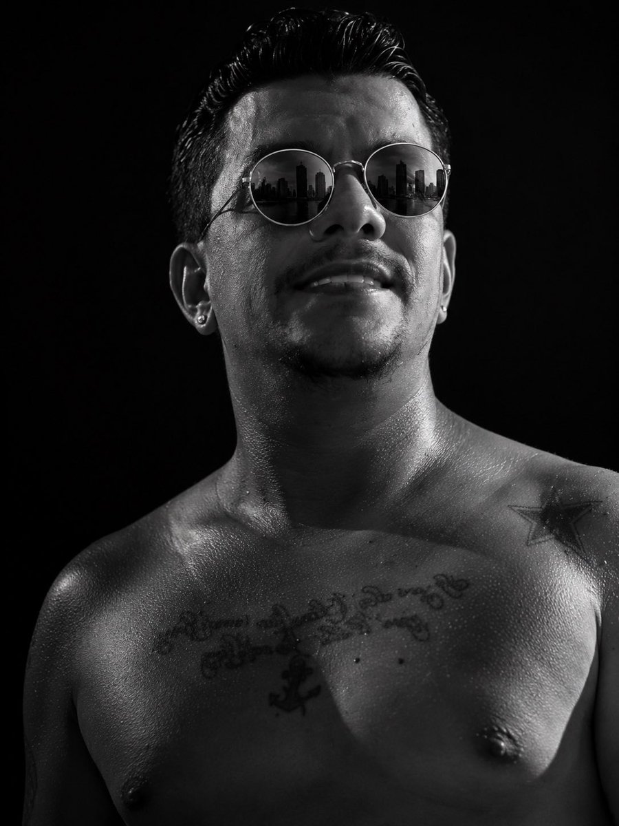 Bryanpe's tweet photo. 🩶🖤🖤 https://t.co/AuADcPw7kt