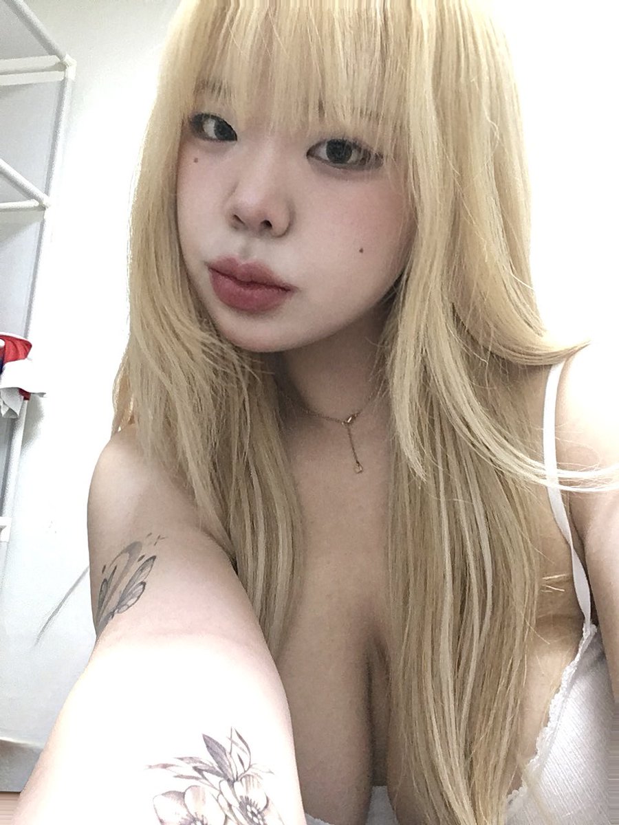 TimothyMan12037's tweet photo. 哎呀这颜色染坏了 好想再去折腾一次呀 还是保持原样更乖呢 https://t.co/zO7DAlyu6N