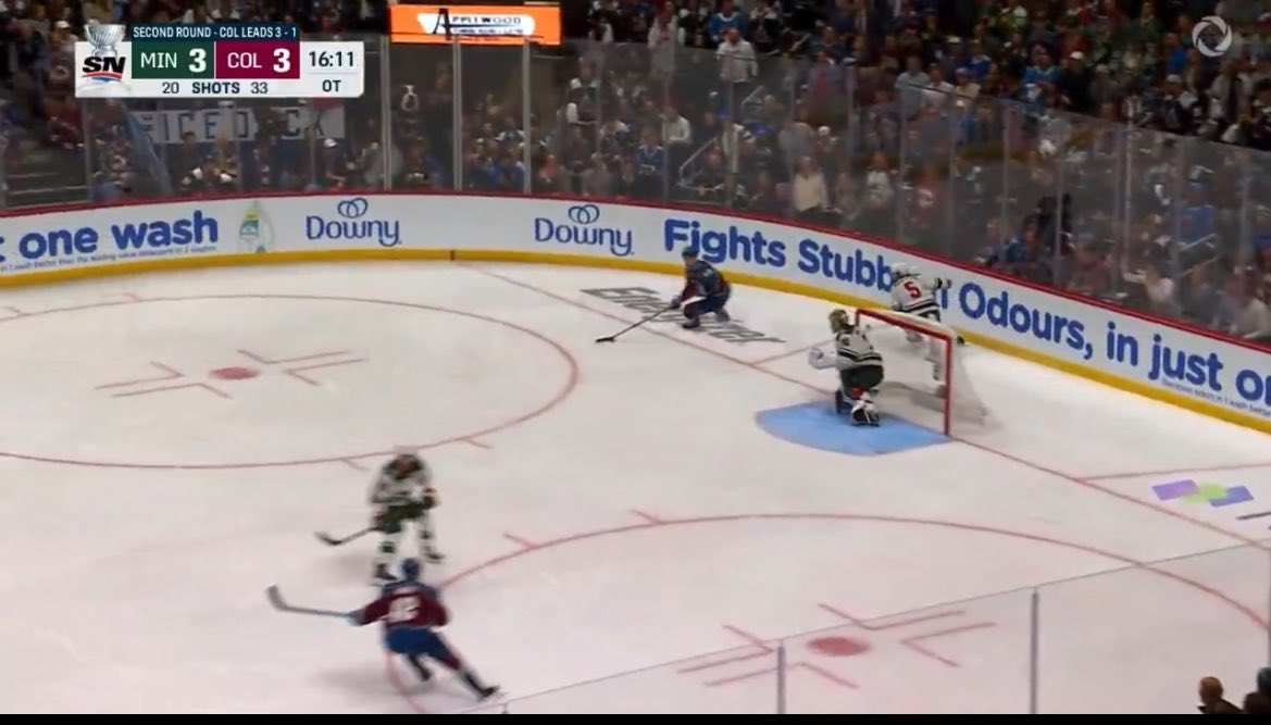 Prime_Conger's tweet photo. Look at this route he took here, one frame he’s on his back, 4 strides later he has 9 feet of separation lol. Hynes was watching the same game we were https://t.co/QBN88f5Fao
