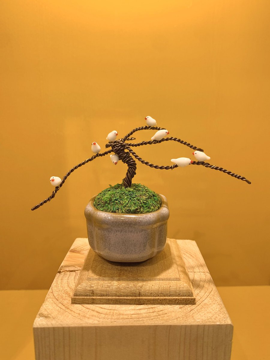 info_how's tweet photo. ガラス工房Frozen Ocean個展「鳥百景~手のひらの庭〜」🪽
初日オープンです‼︎🐧

朝から沢山のご来店ありがとうございます✨
細かくて繊細なガラス作品に、センスの塊な作品名が合わさって
思わずほほえんでしまう世界が広がっています🥹🫶

作家さんも在廊してます🍎
17時まで🈺
staff.U🐟 https://t.co/C6XYN9nQwN