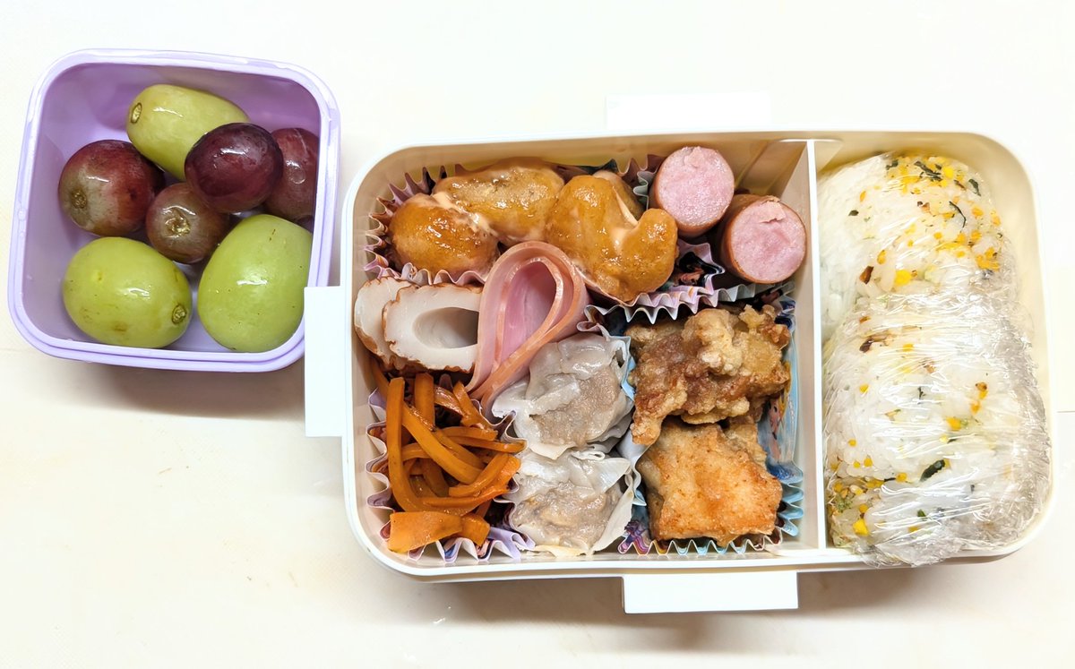 Scheat801's tweet photo. 娘の小学校初遠足のお弁当☆
食べてくれそうなの選んで作ったら緑が全然ないお弁当が出来たw
#お弁当
#遠足 https://t.co/kXCyr51DRM