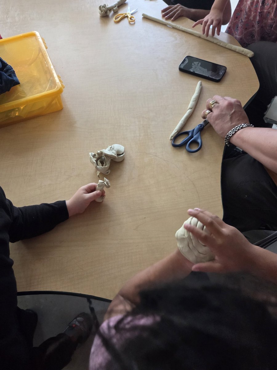OverlookES's tweet photo. K students making clay pots in class. #everydaycounts https://t.co/eyH0bKJg0Z