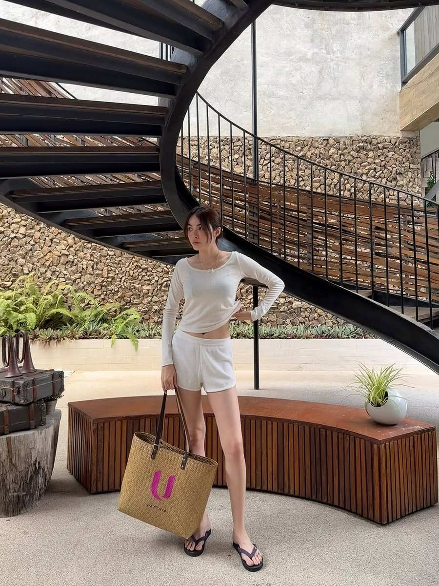 Charlotte Austin ᙏ̤̫ tweet media