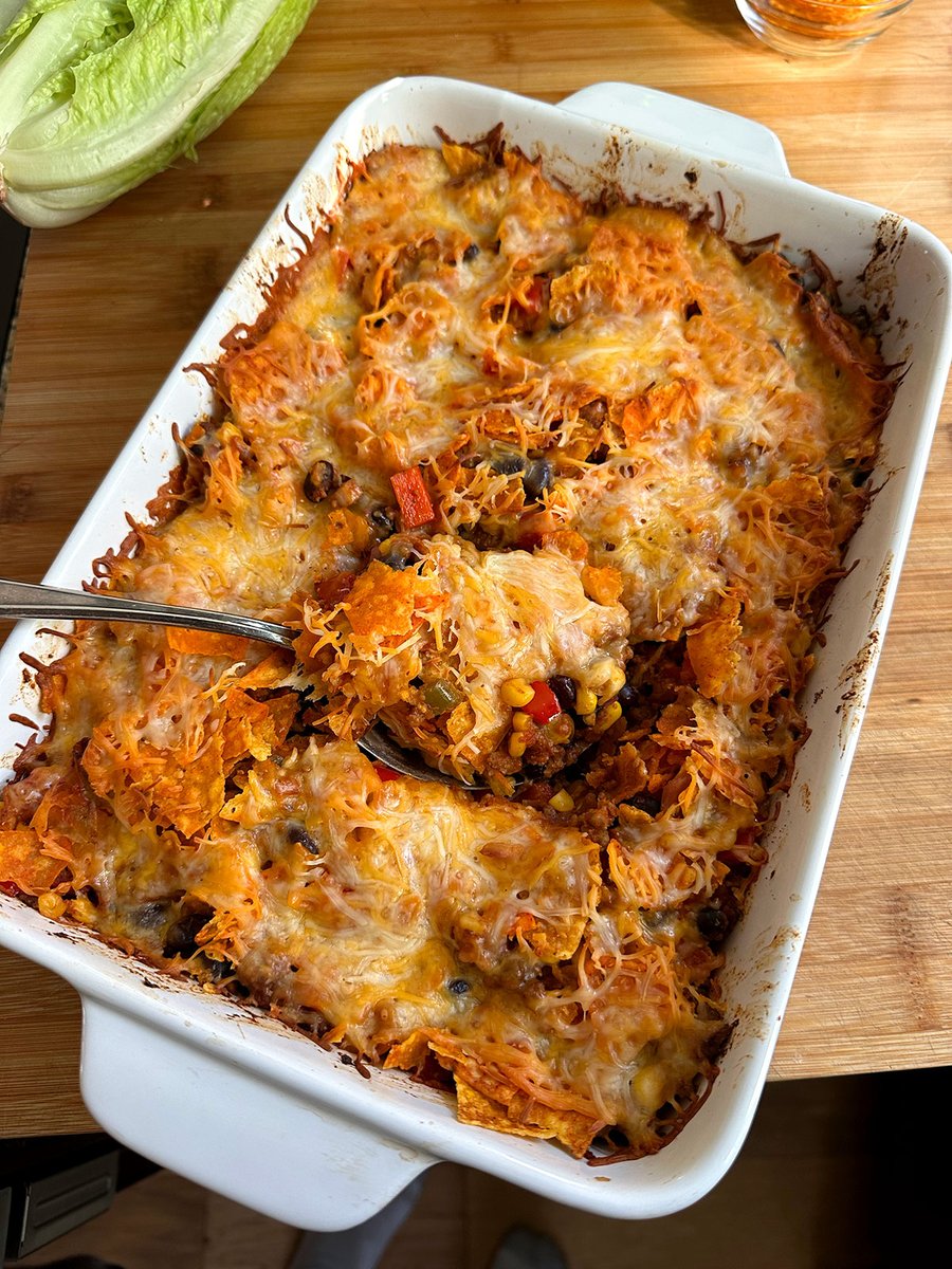 liveeatlearn's tweet photo. Dump-and-bake taco casserole! I like to serve it with chopped romaine, tomatoes, and sour cream, such an easy vegetarian dinner https://t.co/niEymOlJpH https://t.co/PKayk1Cbis