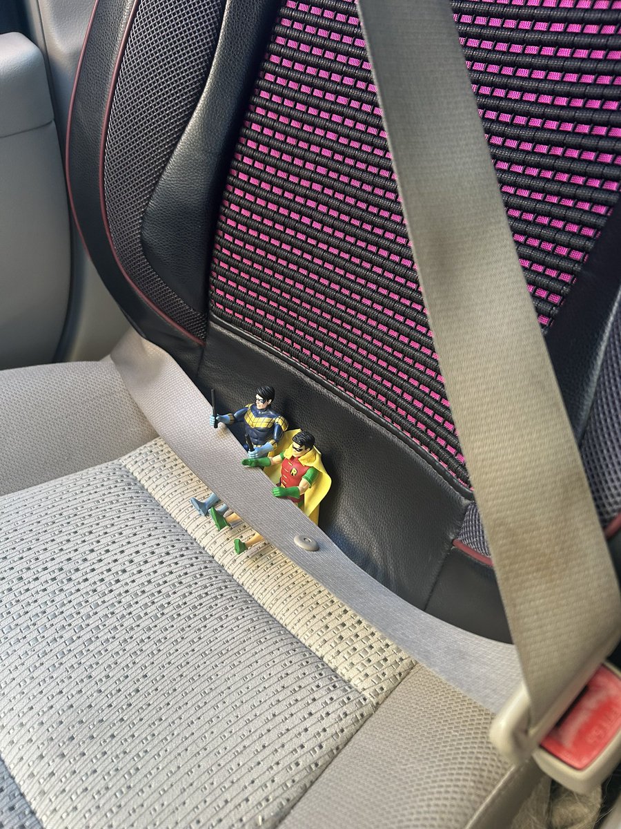 s_darlingtwt's tweet photo. Nightwing and Robin say, “Use your seatbelt!” https://t.co/9fHbkbxnJr