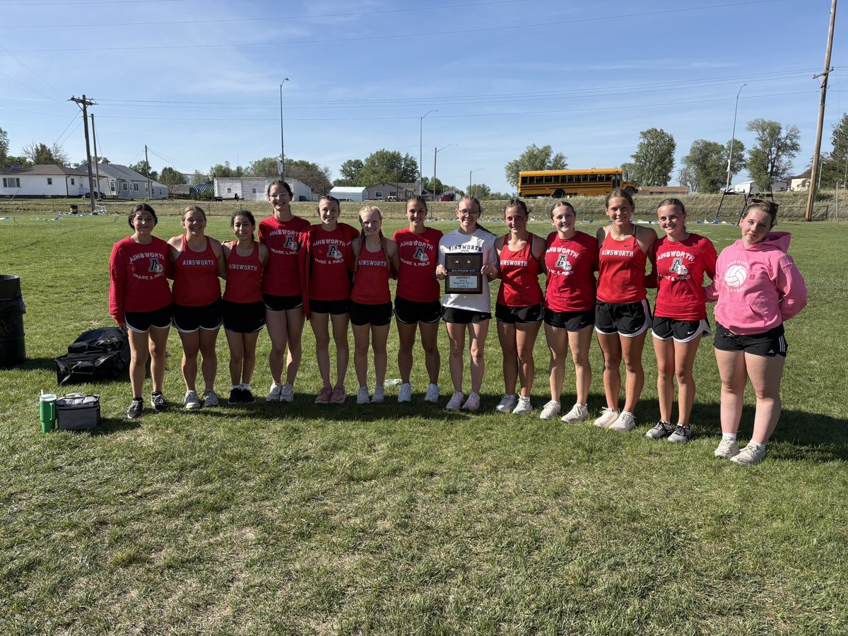 CoachJakeNelso1's tweet photo. The girls are the district runner-ups! Way to go ladies!
@go_ahsbulldogs https://t.co/kewYMhlxE1