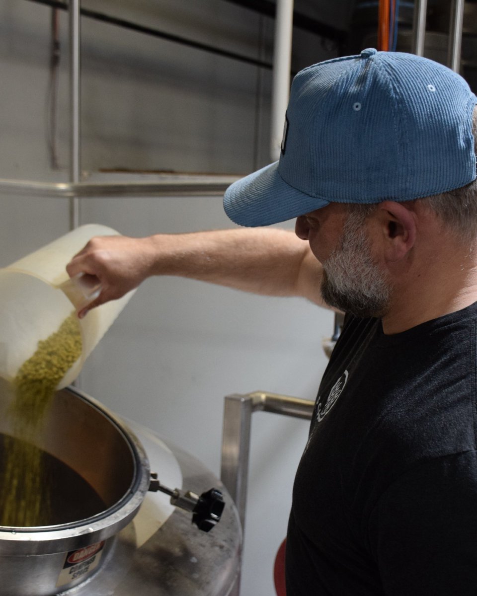 SchillingBeer's tweet photo. Last week, we traveled to Downers Grove to collaborate with Goldfinger Brewing Company on a Kraków-style Polish lager honoring Tom Goldfinger’s family heritage. Brewed with Moravian barley and Polish hops, it debuts July 18 at Goldfinger’s 6th Lagerversary.

Na zdrowie! https://t.co/sQG1QSsZho