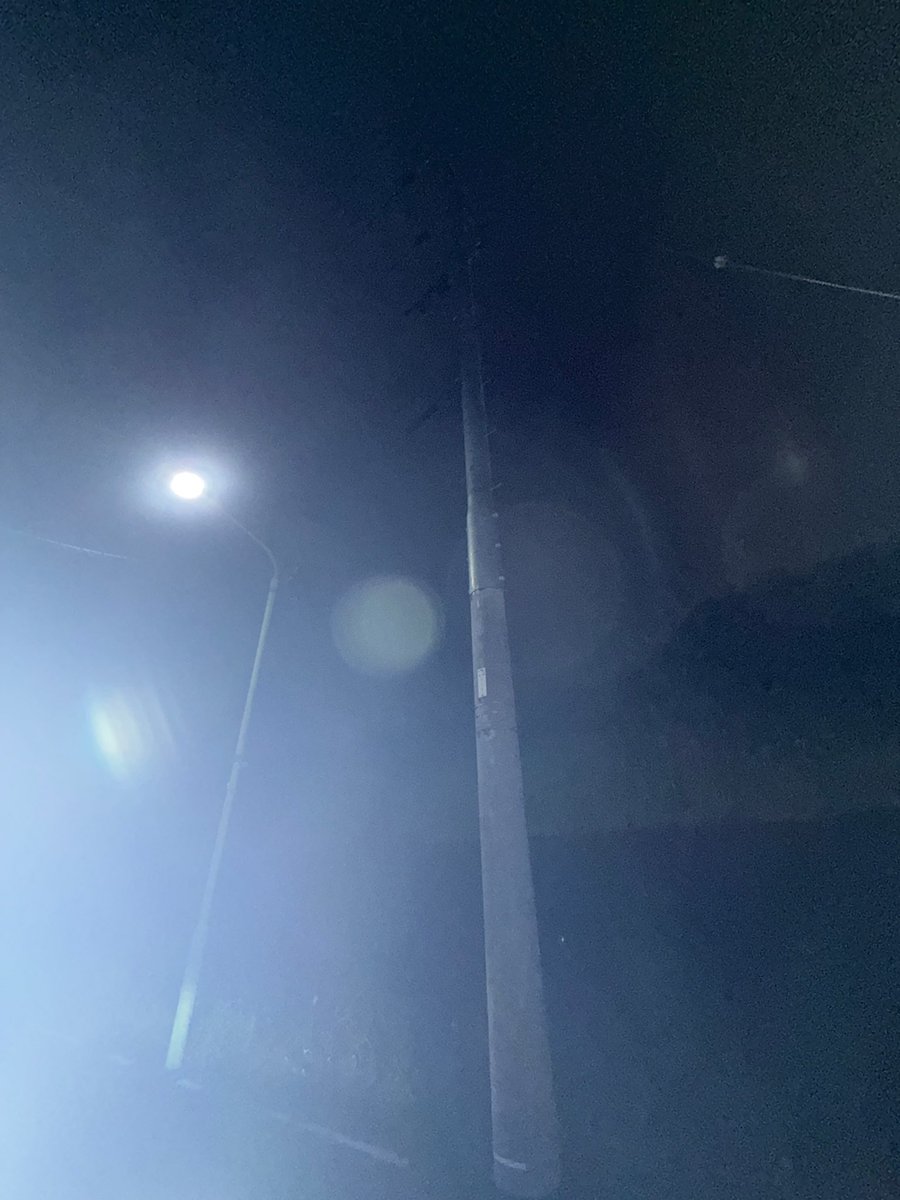 kktakagi's tweet photo. 昨日の朝
目の前で電柱が
折れた現場を目撃

帰宅時にそこを通ると
すでに修復され
何事もなかったかのような
顔して日常がそこに
ありました

すごいな…
日本って🇯🇵 https://t.co/jo27q71eKR
