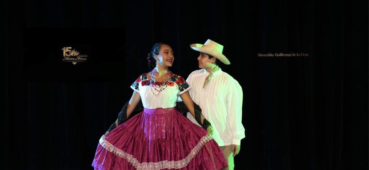 MXNTrance's tweet photo. “La vida no consiste en esperar a que pase la tormenta, sino en aprender a bailar bajo la lluvia”.
.
.
.
#MéxicoEnTrance #DanzaArteMovimiento #15Aniversario #FlorYCanto https://t.co/9OvoTtjExm