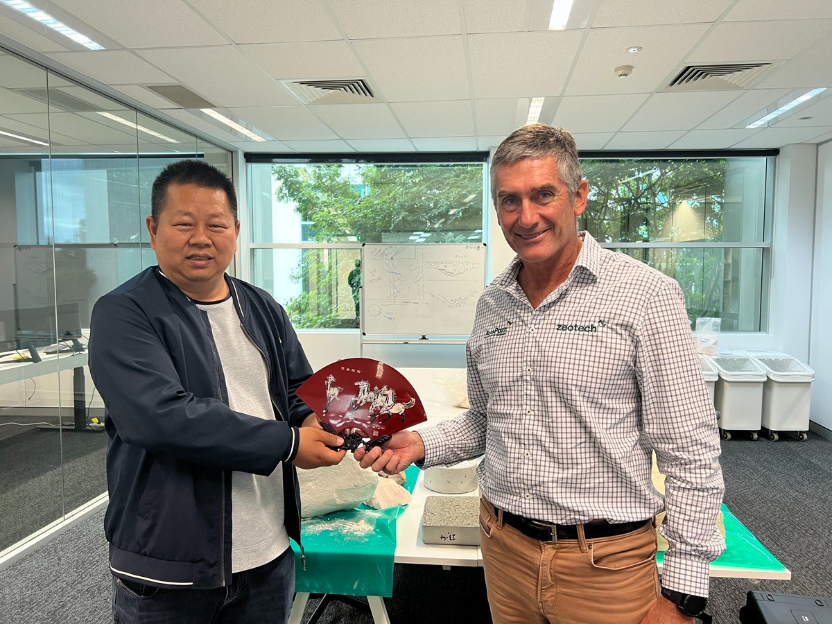 zeotech10's tweet photo. 🎁 $ZEO.AX received a thoughtful Year of the Horse gift from DSO kaolin offtake partner MSI during their recent QLD visit.

In Chinese culture, the Horse symbolises momentum, hard work &amp; success - values that reflect the progress in our Project &amp; our growing partnership. https://t.co/h2AF10H5NM