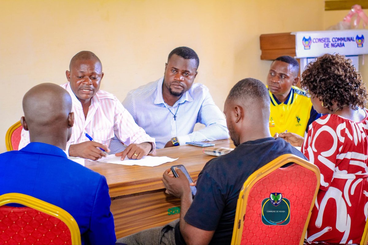 CCdeNgaba's tweet photo. Après sa réunion avec ts les agents administratifs du conseil, Ce mer. 13 mai 2026, le bureau du conseil communal de Ngaba, conduit par l’hon. Blondel Mazebo, a échangé avec les présidents des groupes parlementaires et des commissions sur les préparatifs de la session de mai 2026 https://t.co/f0pLWX7S9D