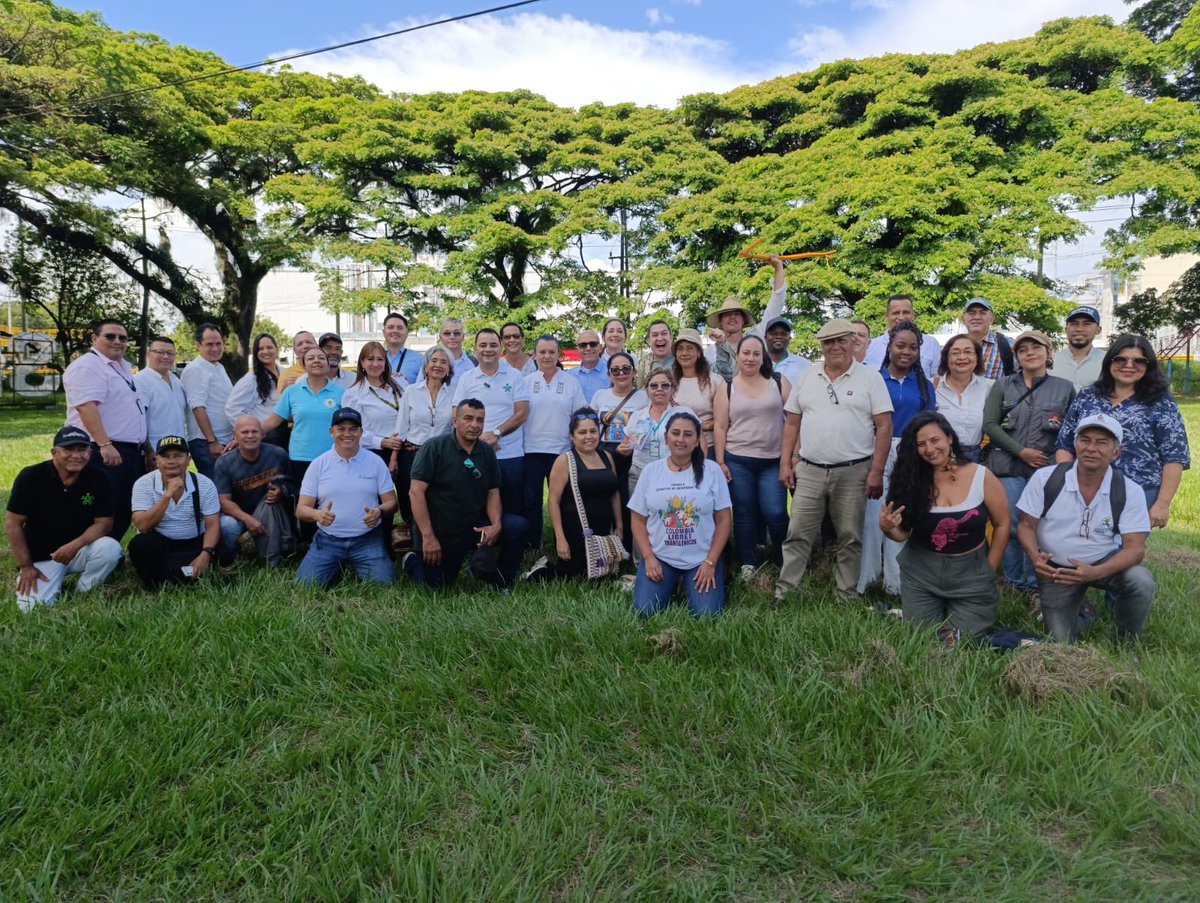 SENA_RValle's tweet photo. Finalizamos con éxito la Segunda Asamblea del Comité Articulador Regional empleado de CampeSENA y Full Popular💪🏽. Un espacio donde la institucionalidad del #SENAValle y las fuerzas vivas del territorio se unieron para consolidar el desarrollo rural.
#CampeSENA #FullPopular https://t.co/jZbmwPUblI