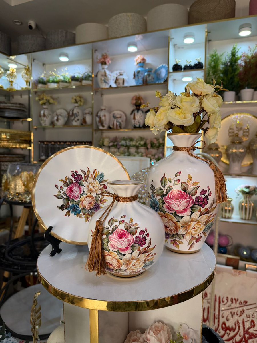 Am1narh's tweet photo. Ceramic vase decoration 

52k https://t.co/83CsqYbEMG