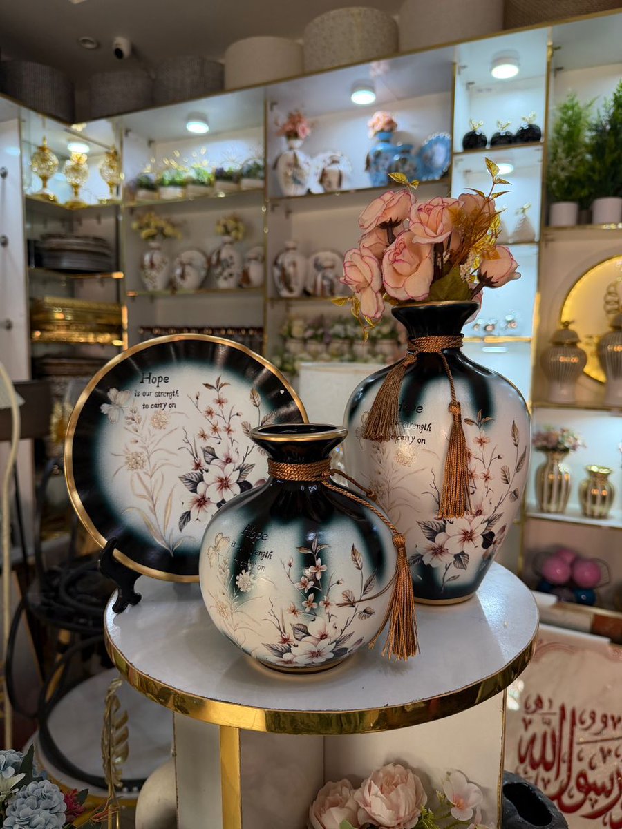 Am1narh's tweet photo. Ceramic vase decoration 

52k https://t.co/83CsqYbEMG