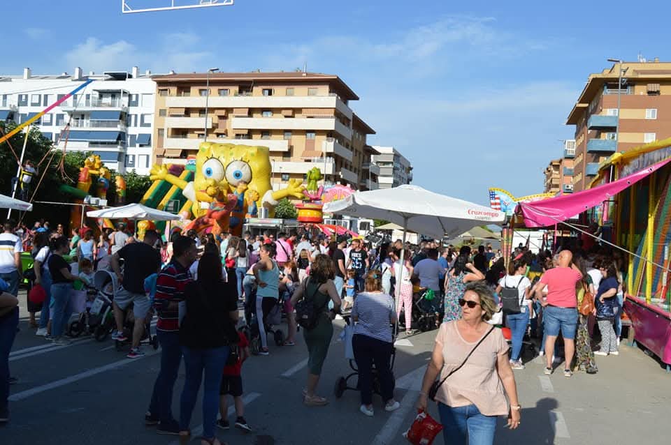 AvExpansionN's tweet photo. 🎉 ¡Esta tarde, planazo en el Bulevar! #FiestasDelBulevar2026

🕔 17:00 | ¡Día del Niñ@! 🎠 Atracciones Pedrín a mitad de precio.

🕖 19:00 | Merienda para peques  Ochíos cortesía de Panadería Rodríguez.

📍 ¡No faltes!
#DíaDelNiño #AmbienteDeBarrio https://t.co/LbKLXbrs5a