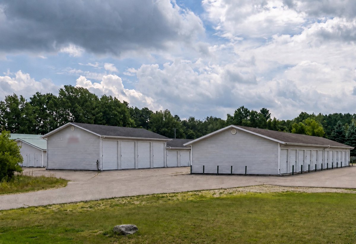 a_daneff's tweet photo. Just closed on our new facility. 81 units and a duplex. 

Very mismanaged. 32 paying customers and 40 delinquent most haven’t paid in over two years.

Going to be a lot of work, but tons of upside https://t.co/zV961ybI4u