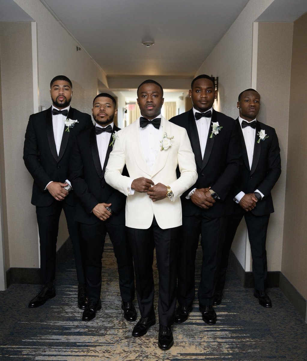 Darneshajmoore's tweet photo. The Bridal Party🖤 #TilDeathDoUsClark https://t.co/cQWavPDWy3