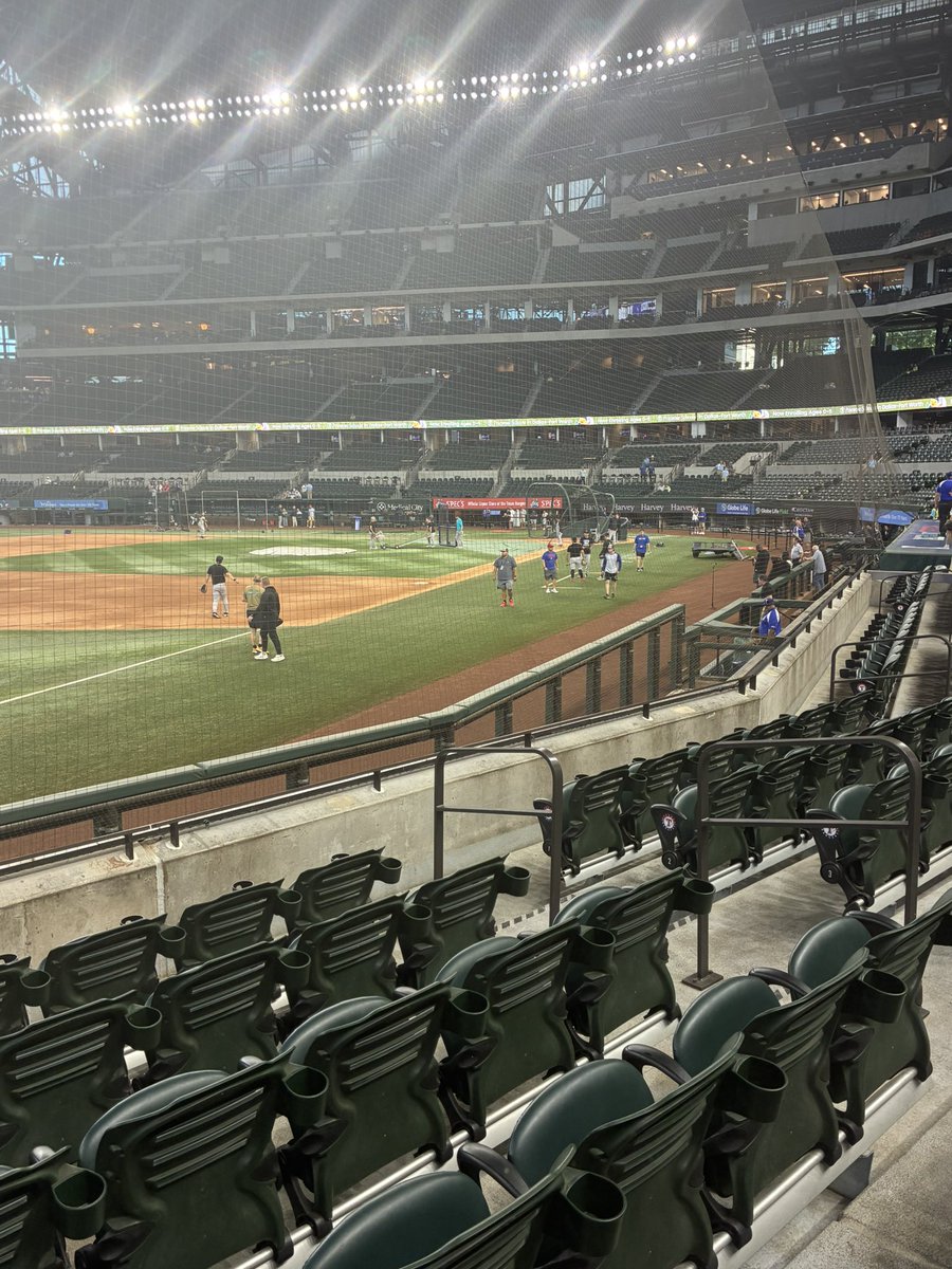 trblemkr72's tweet photo. We are at the Rangers game 👍⚾️ https://t.co/wYjdMbGmnW