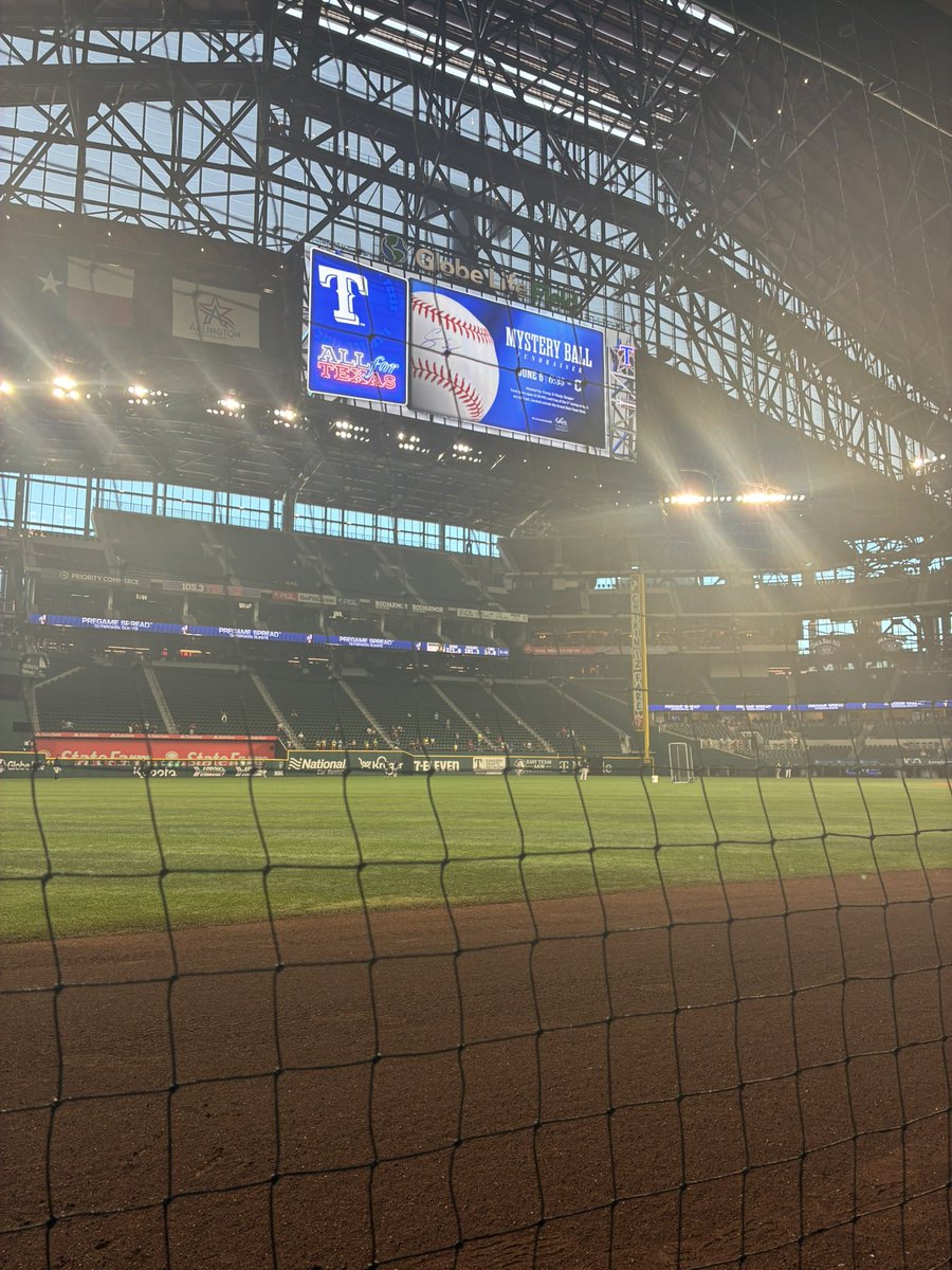 trblemkr72's tweet photo. We are at the Rangers game 👍⚾️ https://t.co/wYjdMbGmnW
