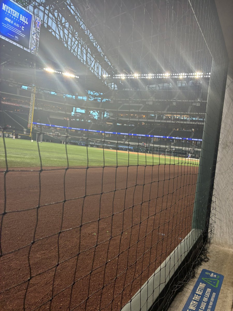 trblemkr72's tweet photo. We are at the Rangers game 👍⚾️ https://t.co/wYjdMbGmnW