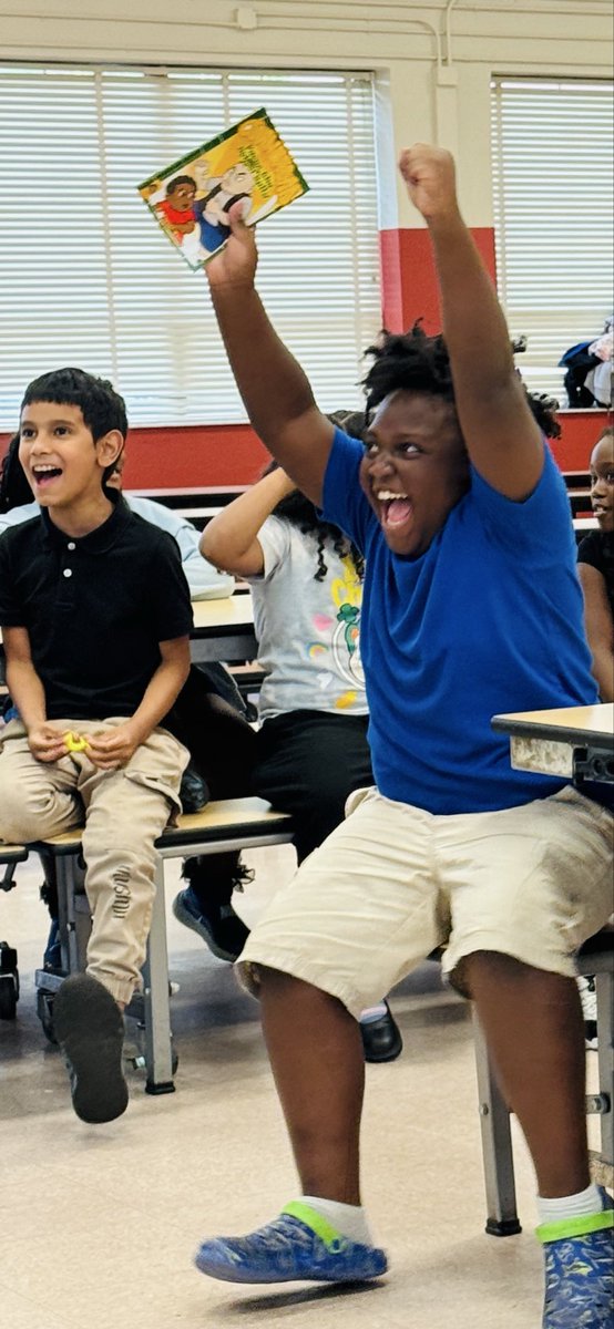 Vincethewriter's tweet photo. We discussed close to 10 ELA reading standards, solved math problems, and did all of this while having fun. If you haven’t experienced a Cornbread Literacy Presentation yet, you have no idea how interactive and engaging it is. #schoolVisit #teachers #principal #backtoschool https://t.co/O1YCeu1sVV