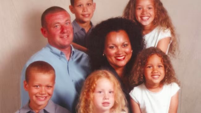 Cat2059138's tweet photo. @neon_heartbeat @_nomadic_soul One child looks like mum, the other looks like day. https://t.co/7vyv0RtBca