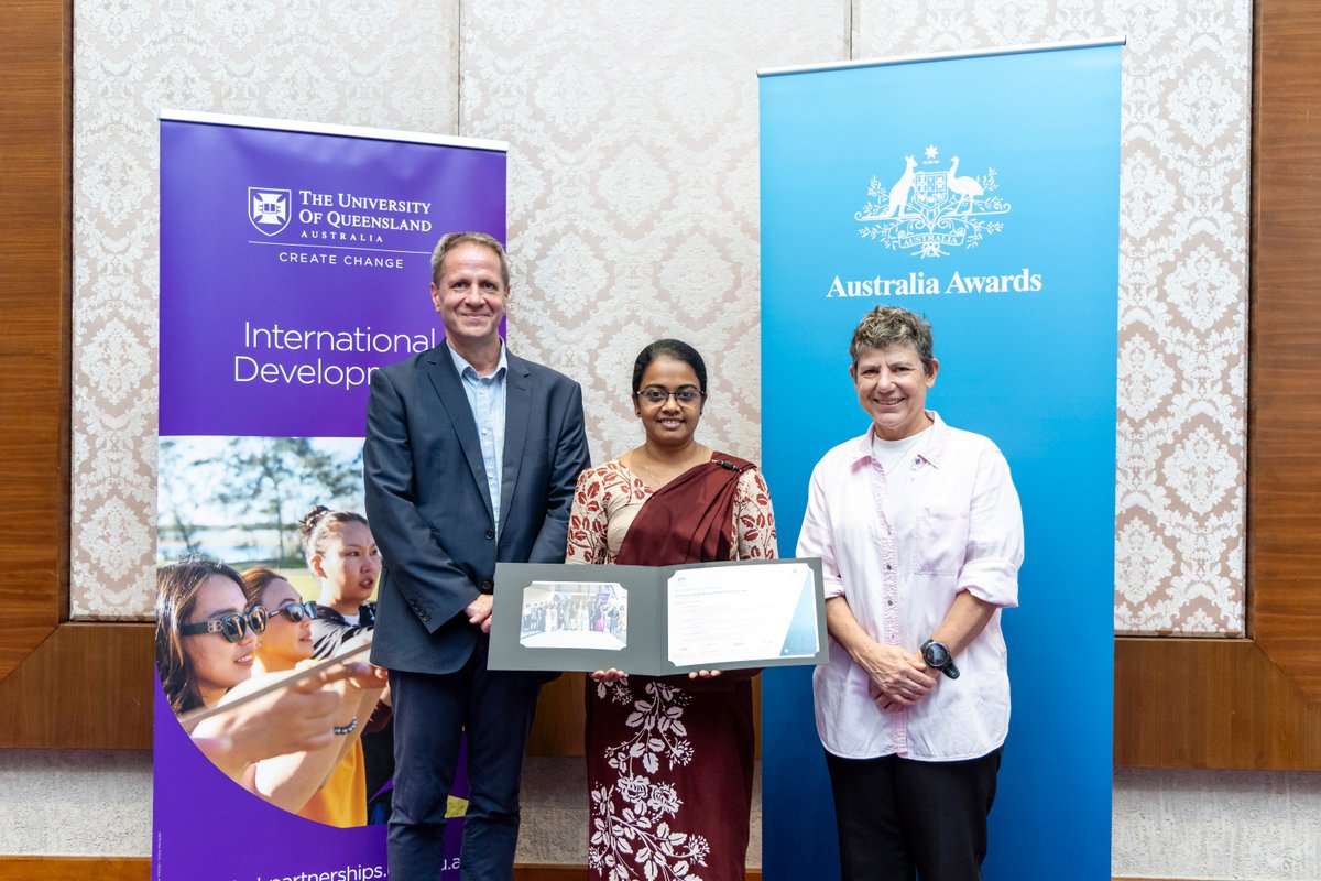 GlobalDevUQ's tweet photo. Congratulations to all @AustraliaAwards Bridging Research to Policy (Sri Lanka) participants! From Colombo-Brisbane &amp; Canberra, these emerging leaders have built skills to drive evidence based change back home. Excited to see the impact ahead! 🇱🇰🤝🇦🇺 @DFAT @AusHCSriLanka @UQ_News https://t.co/DF3TlC9E6G