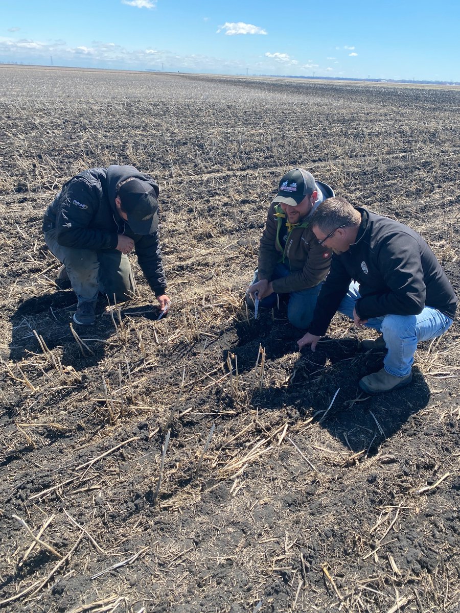 AtomJetAg's tweet photo. Our Territory Sales Manager, Jason, is on the move! He's out in the field, helping customers with all their row closer questions. See him in action, making sure the soil depth is just right. Attach the row closer to the shank and you're good to go! 🚜

#FarmingSolutions  #Farming  #Agriculture  #CDNAg