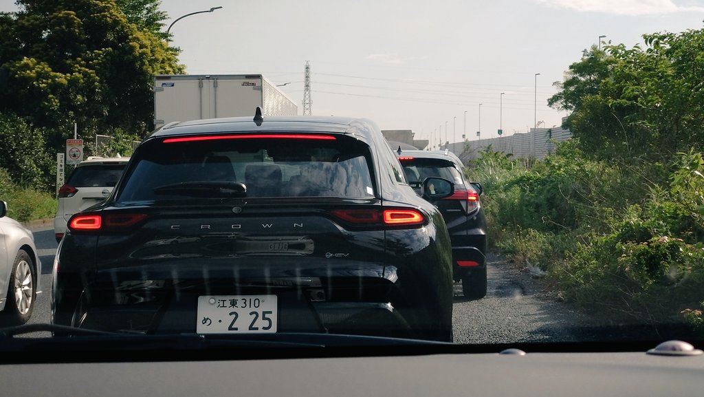 STransportar's tweet photo. #R357 (下り)
辰巳立体→浦安区間で
推定100km/hでかっ飛ばし、
浦安→市川市(湾岸市川IC)付近までは車間距離1台分も無い感覚で左右に煽りまくり
挙句の果てに左右ウインカーをどちらに出してるか分からなくなる場面もしばしば🤭
てか免許証持ってますか🥹⁉️
それとも簡��だった外免切替ッスか😗⁉️ https://t.co/spcbm3OFhj