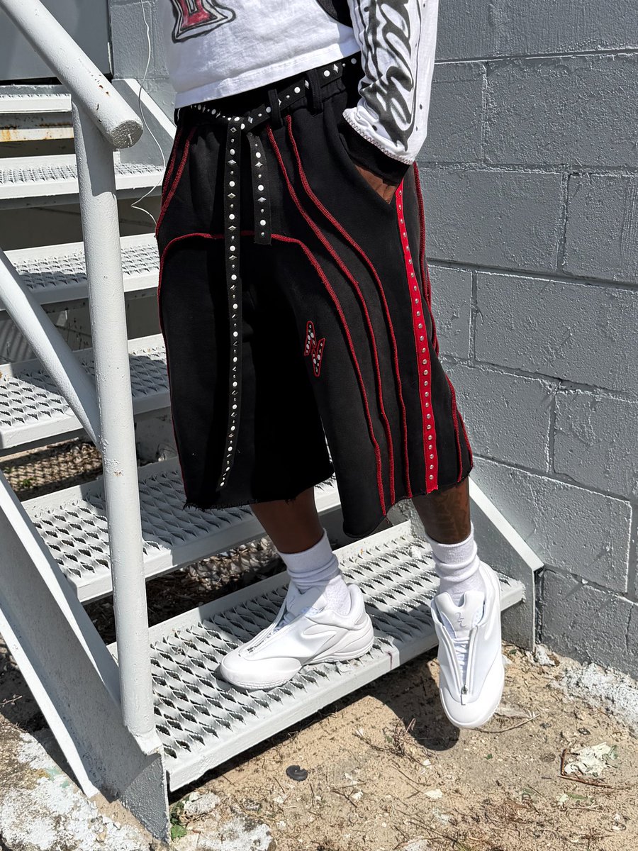 Shtreetwear's tweet photo. "INVERTED AURA" V2 SHORTS ( INFERNO ) BY VISIONARY CLUB https://t.co/jiJR51ZBUh