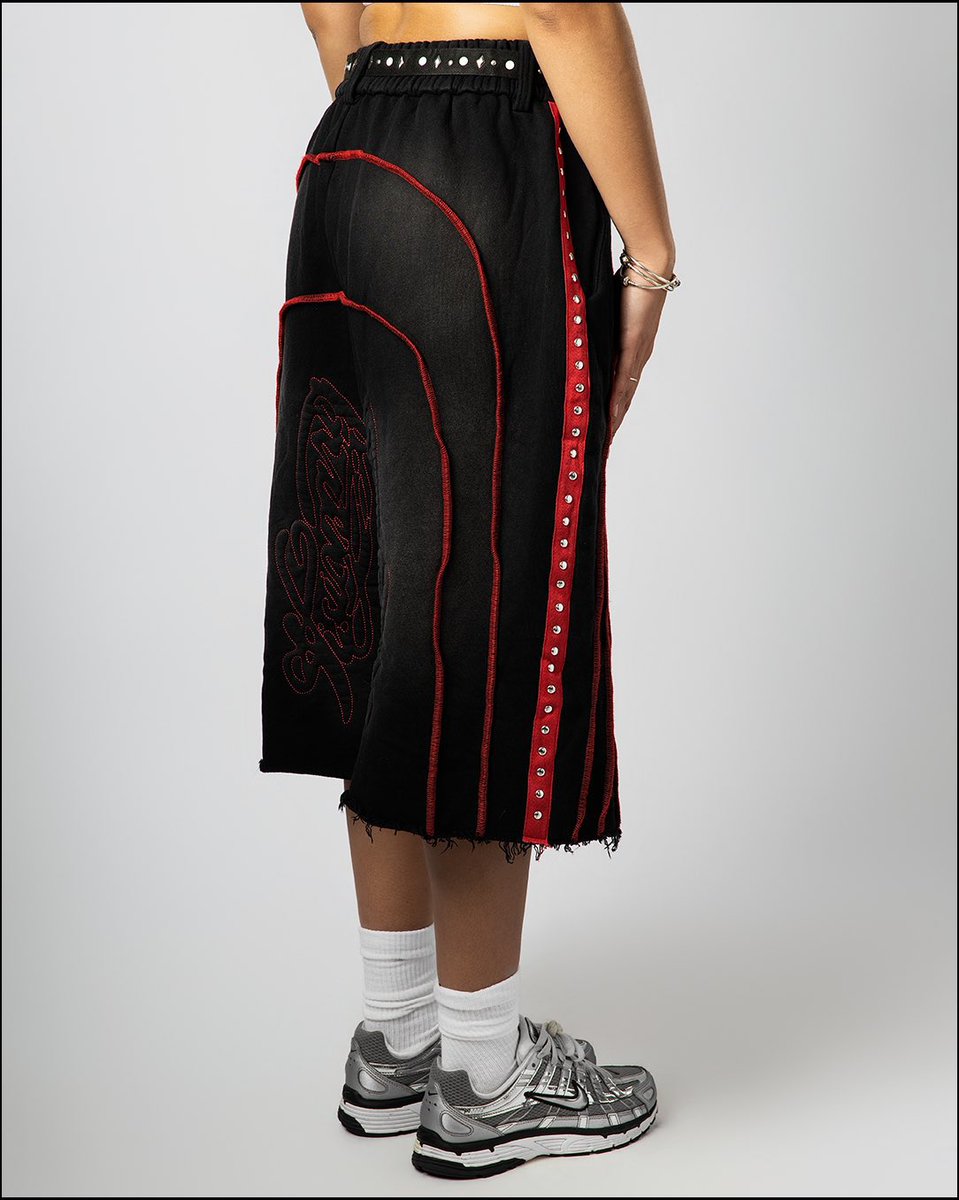 Shtreetwear's tweet photo. "INVERTED AURA" V2 SHORTS ( INFERNO ) BY VISIONARY CLUB https://t.co/jiJR51ZBUh
