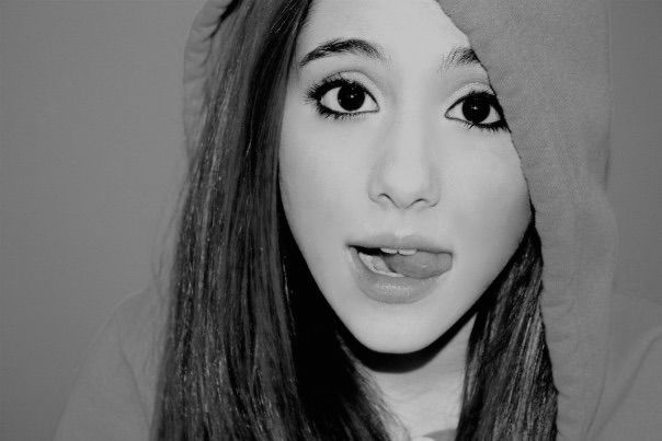 buwygibxo's tweet photo. old ariana rares from 2009 🖤 https://t.co/AswlbbdSMS